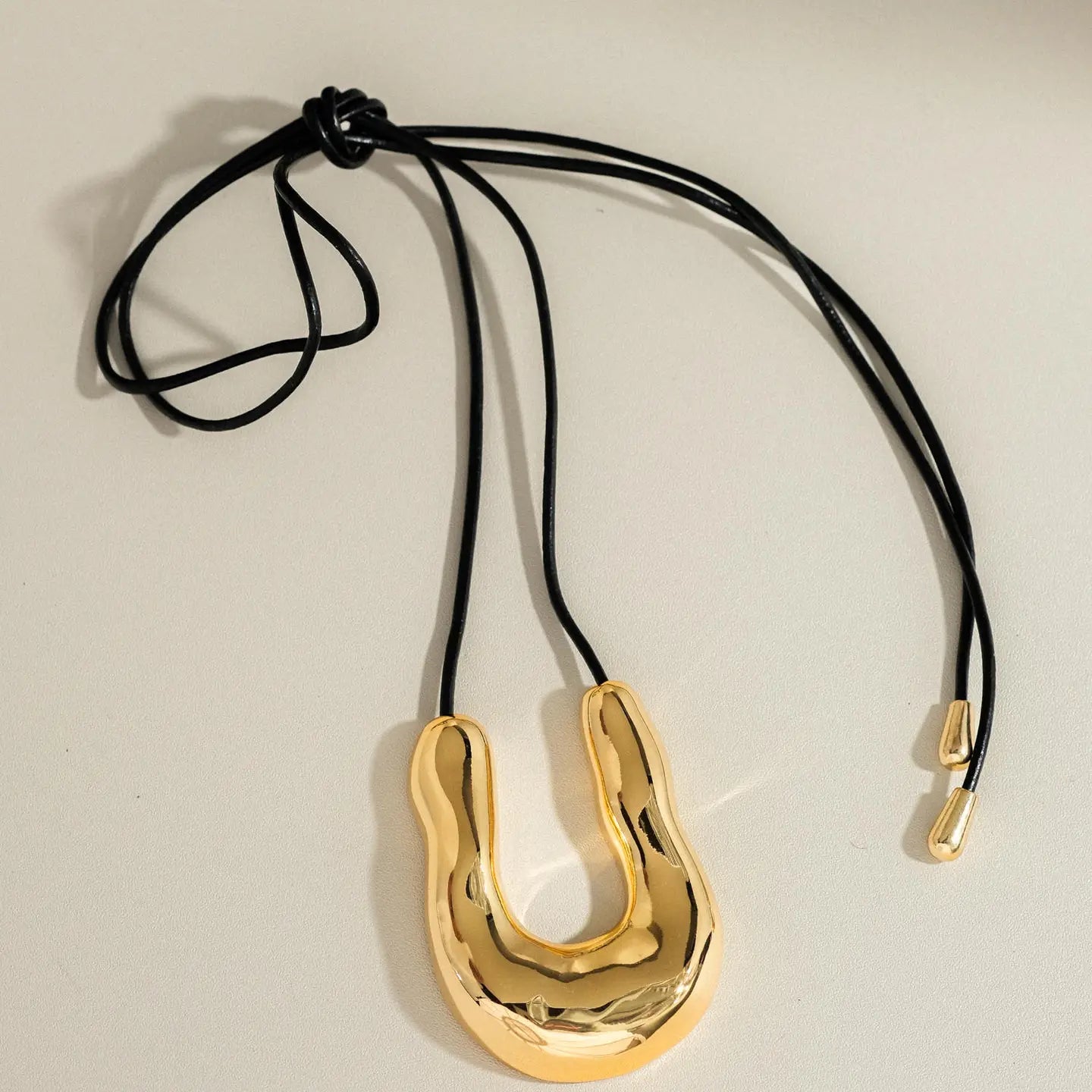 Sable Horseshoe Necklace